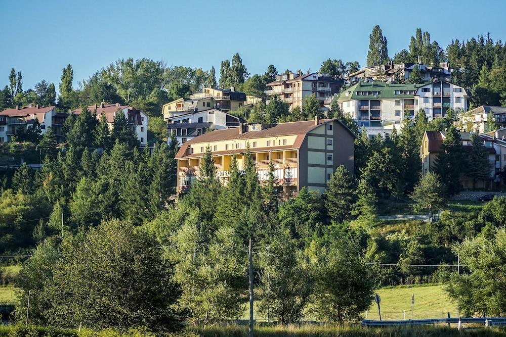 Family Hotel Como Ривизондоли Экстерьер фото