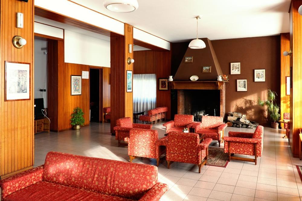 Family Hotel Como Ривизондоли Экстерьер фото